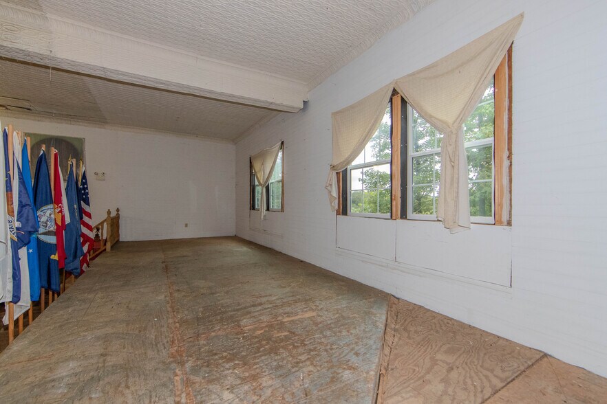 More Photos Of 913 Old Buckingham Rd, Cumberland Lodge Meeting Hall For Sale