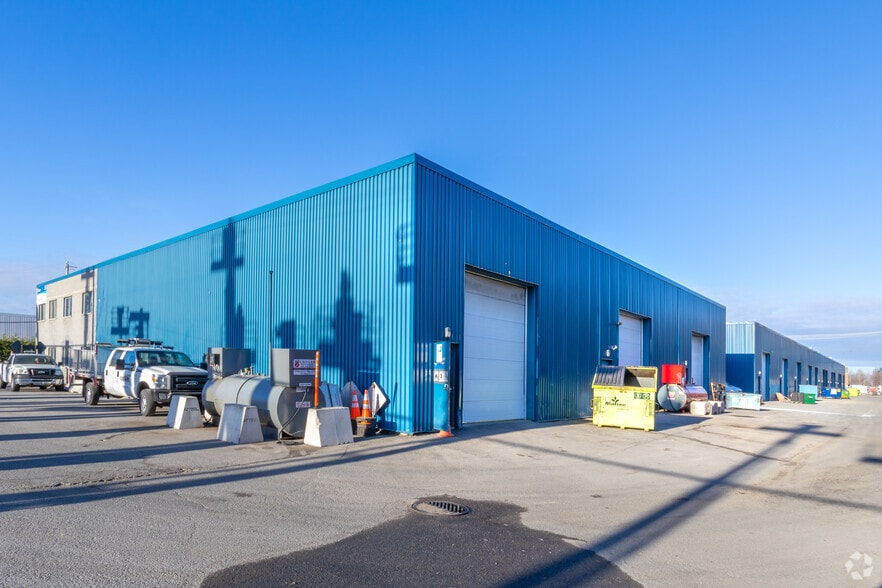 More Photos Of 3100 Rue Joseph-Monier, Terrebonne Warehouse For Lease