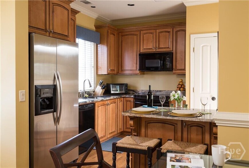 More Photos Of 109 W Liberty St, Savannah Hospitality For Sale