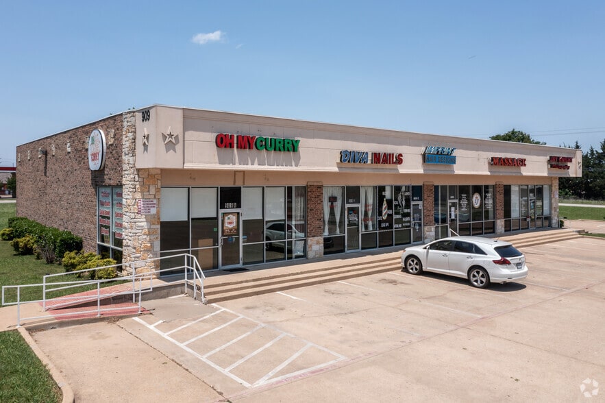 Primary Photo Of 909-911 E Davis St, Mesquite Unknown For Lease