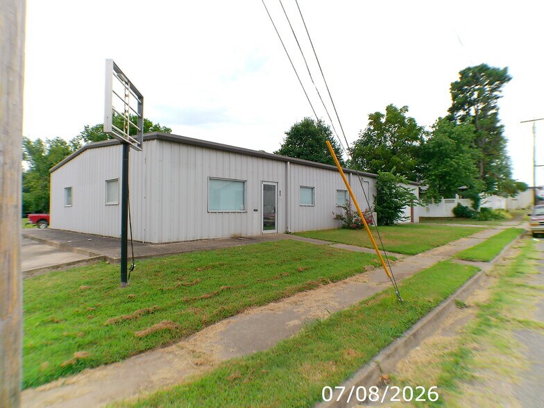 More Photos Of 204 N 2nd St, Ozark Office For Sale