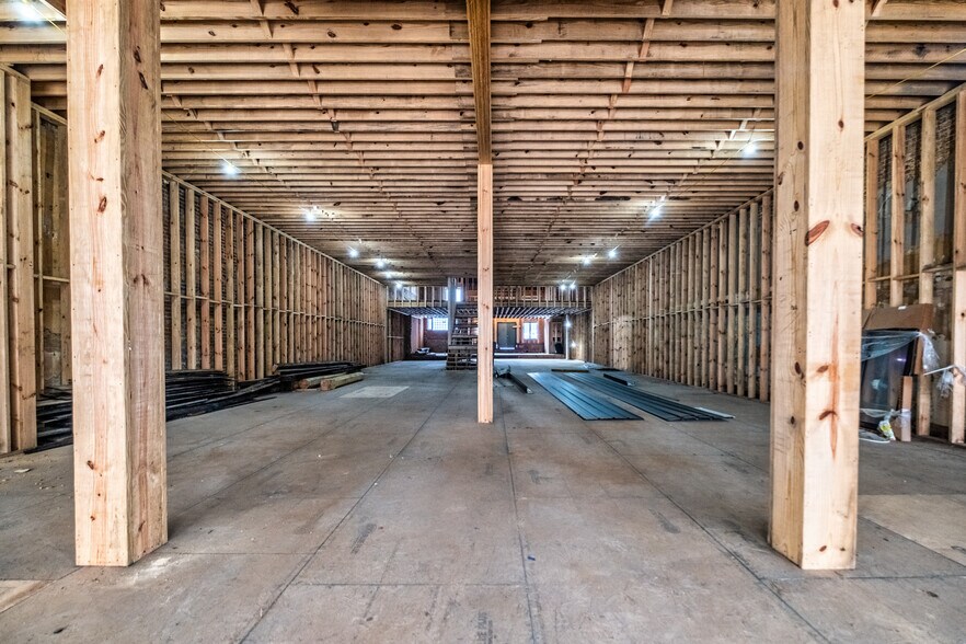 More Photos Of 177-179 N Main St, Russellville Storefront For Lease