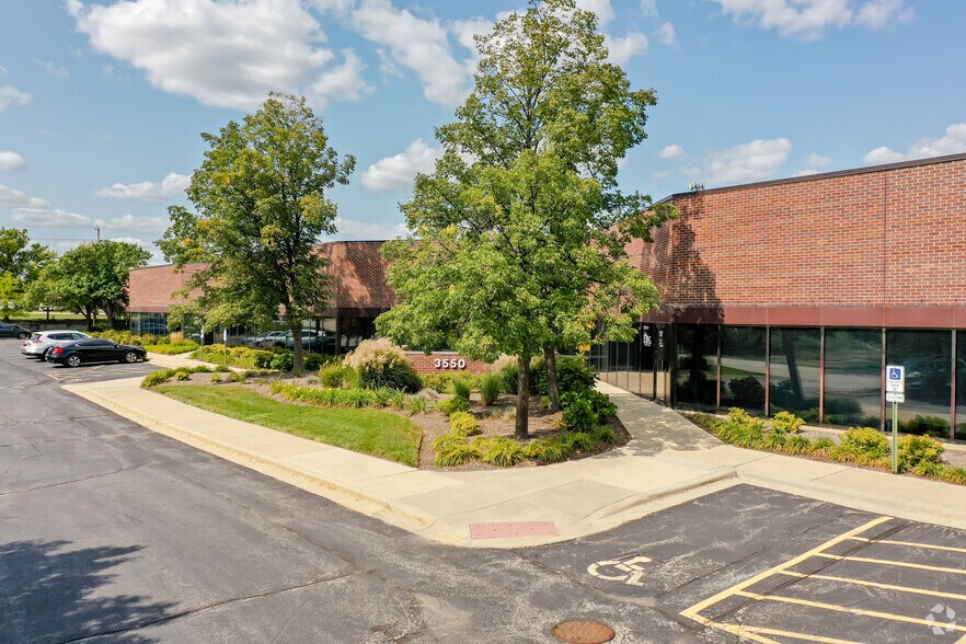 More Photos Of 3550 W Salt Creek Ln, Arlington Heights Light Distribution For Lease