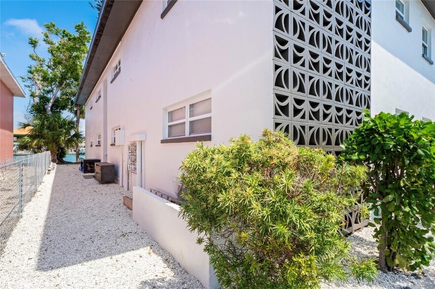 More Photos Of 11705 3rd St E, Treasure Island Apartments For Sale