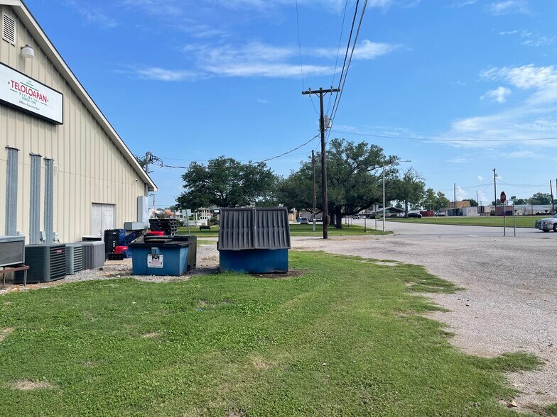 More Photos Of 1006 12th St, Hempstead Restaurant For Lease