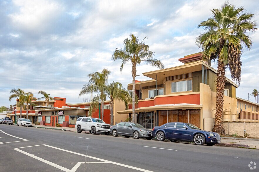 Primary Photo Of 532-620 N Fulton St, Fresno Apartments For Sale