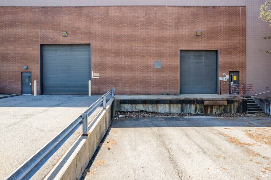 More Photos Of 615 Epsilon Dr, Pittsburgh Light Manufacturing For Lease