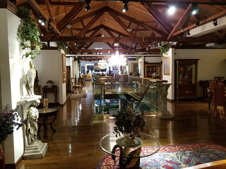 More Photos Of 560 Main St, Fort Lee Freestanding For Sale