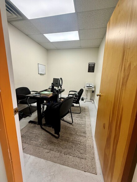 More Photos Of 500-502 Main St, Waltham Storefront Retail Residential For Lease