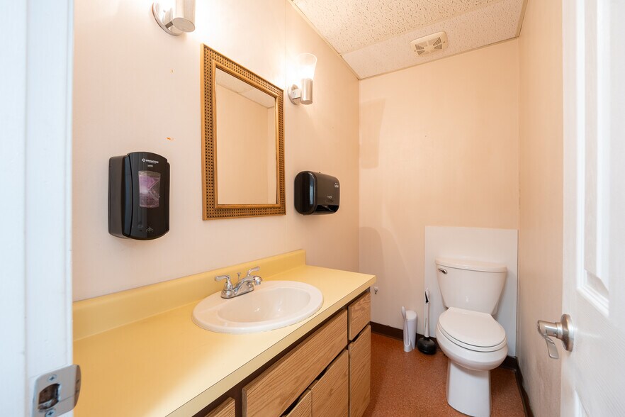 More Photos Of 5767 PA-981 Hwy, Latrobe Medical For Sale