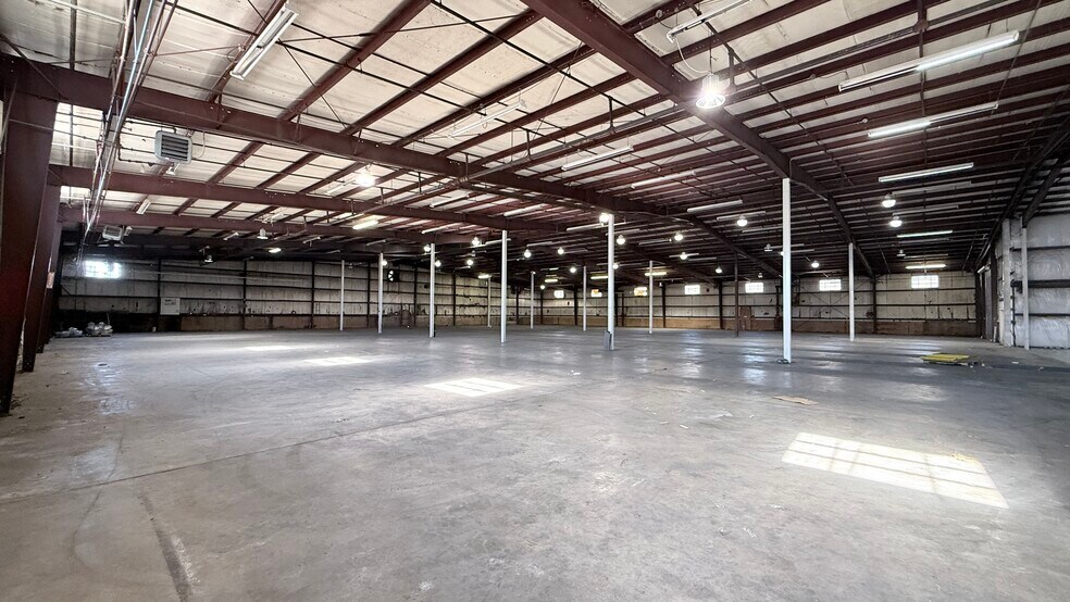 More Photos Of 306 Rogers St, Barnesville Warehouse For Sale