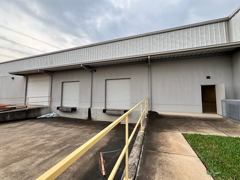 More Photos Of 15330 Vantage Pky W, Houston Unknown For Lease