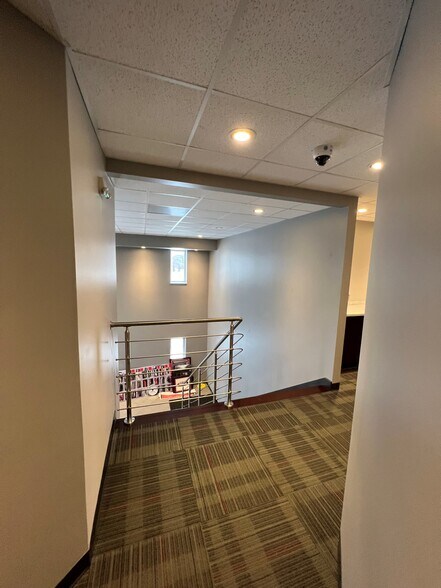 More Photos Of 616A-622 S Main St, Hebron Warehouse For Lease