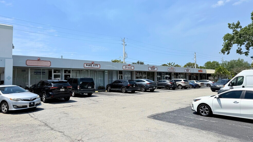 More Photos Of 836-850 Park Ave, Lake Park Freestanding For Sale