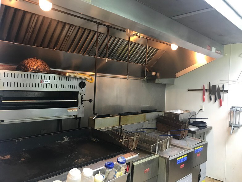 More Photos Of 262 West Jahn St, New Braunfels Restaurant For Lease