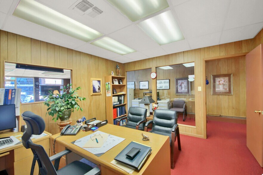 More Photos Of 202 N Main St, Taylor Loft Creative Space For Sale