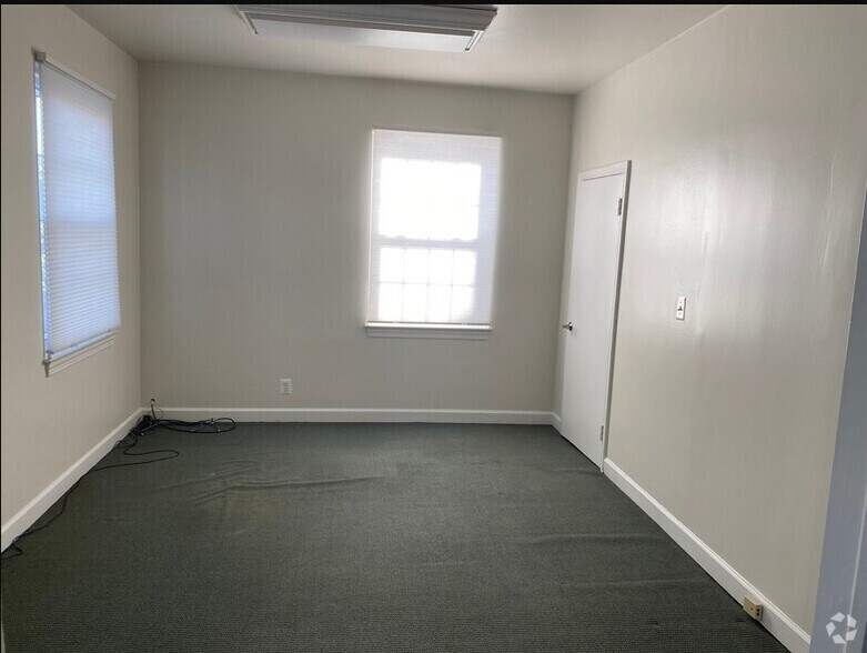 More Photos Of 3976 Chain Bridge Rd, Fairfax Office For Lease