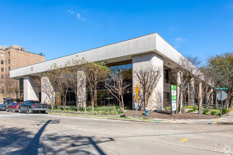 More Photos Of 19 Briar Hollow Ln, Houston Office For Lease