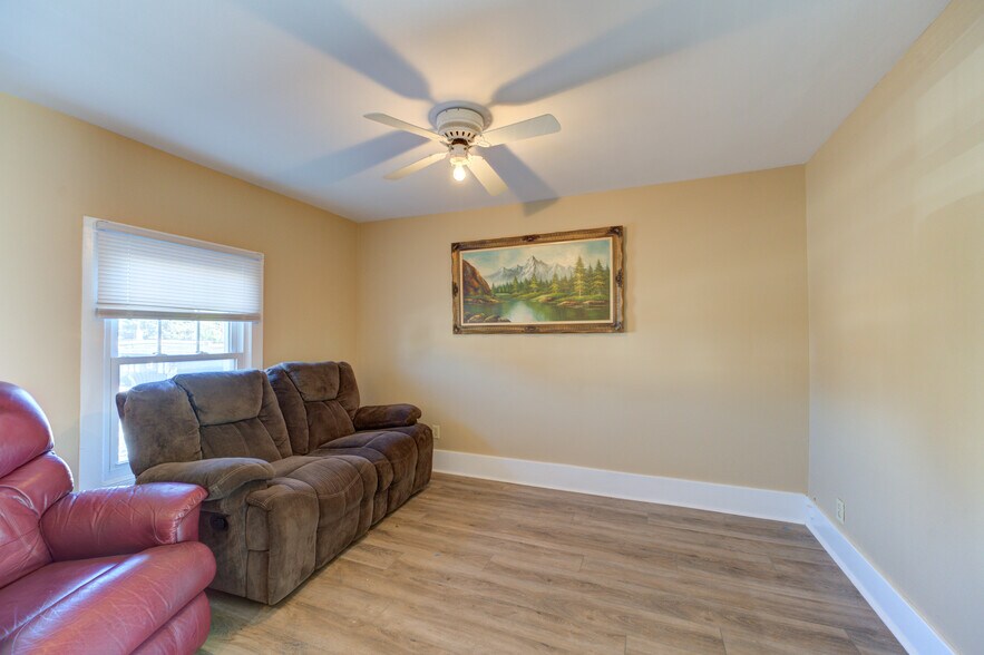 More Photos Of 60-62 Colborne St W, Brantford Storefront Retail Residential For Sale