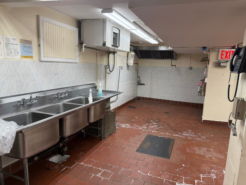 More Photos Of 283 E Burnside Ave, Bronx Storefront Retail Office For Sale