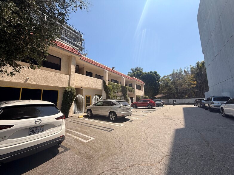 More Photos Of 15450 Ventura Blvd, Sherman Oaks Medical For Lease