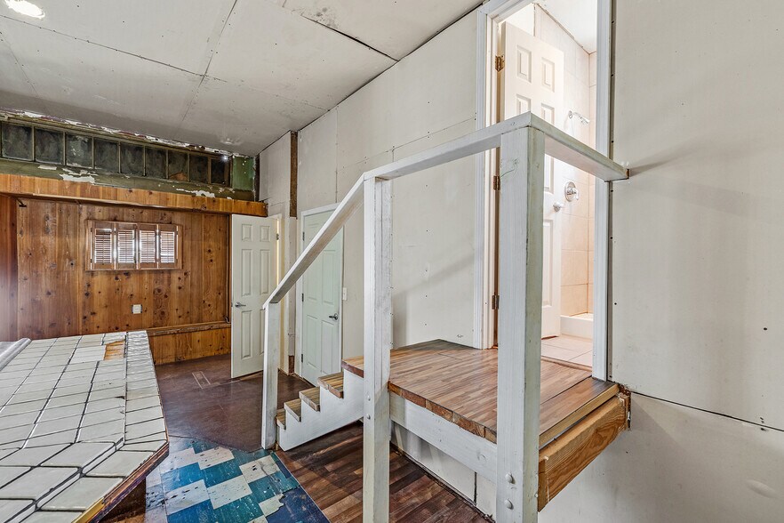 More Photos Of 1755 Washington Ave, San Leandro Bar For Sale