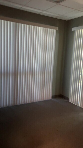More Photos Of 6260 McLeod Dr, Las Vegas Medical For Lease