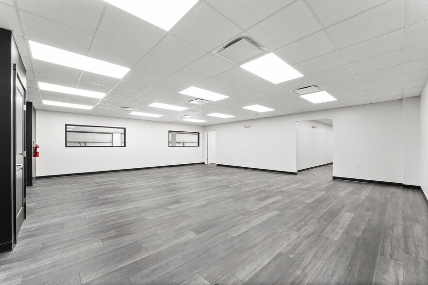 More Photos Of 32415 Tamina Rd, Magnolia Flex For Lease