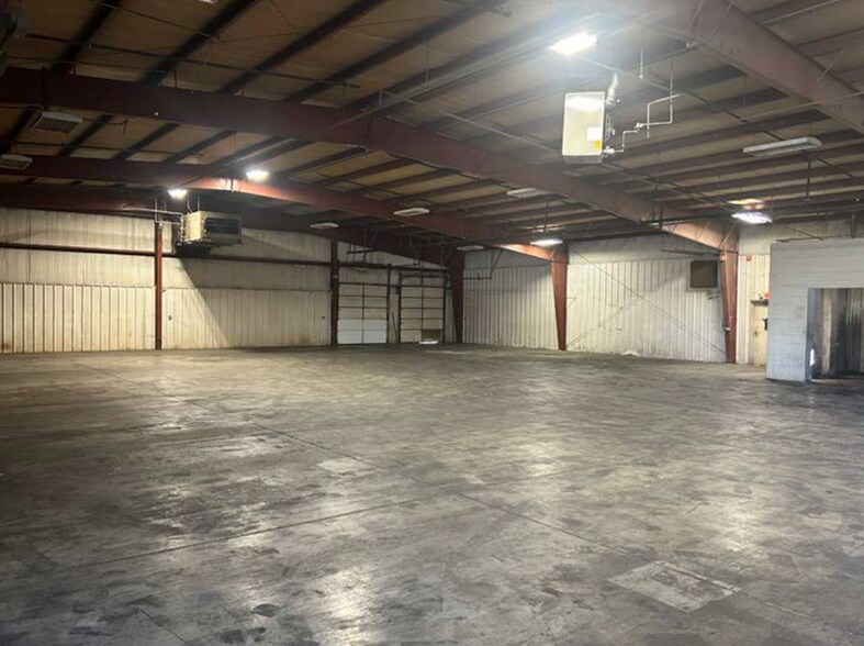 More Photos Of 4008 Borman Dr, Batavia Warehouse For Lease