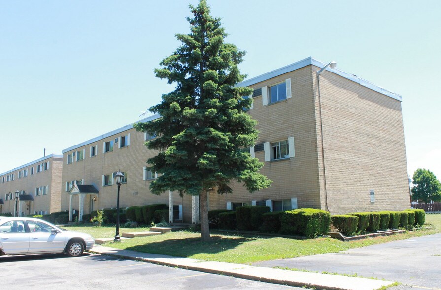 More Photos Of 1833-1845 E 31st St, Lorain Apartments For Sale