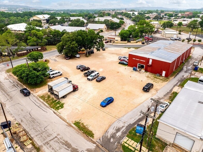 More Photos Of 1100 Water St, Kerrville Warehouse For Sale