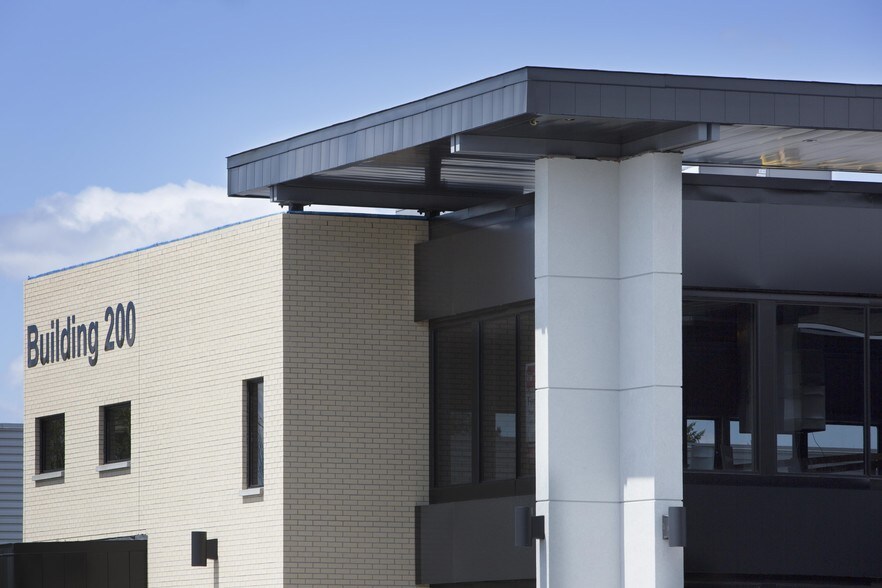 More Photos Of 2310 St Laurent Blvd, Ottawa Flex For Sale