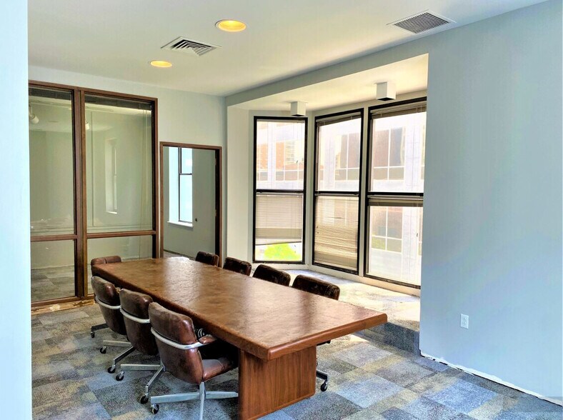 More Photos Of 2002 Ludlow St, Philadelphia Office For Lease