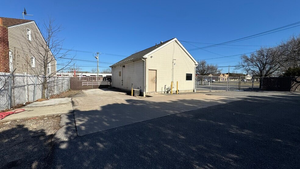 More Photos Of 199 E Montauk Hwy, Lindenhurst Freestanding For Sale