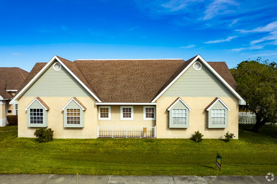 More Photos Of 504 E Baker St, Plant City Office For Sale