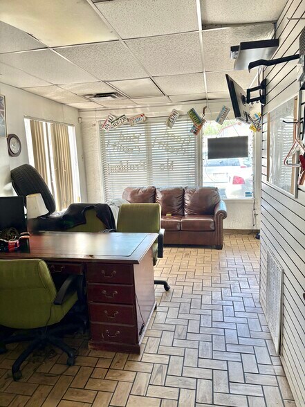More Photos Of 4732 S Broadway St, Englewood Auto Dealership For Lease
