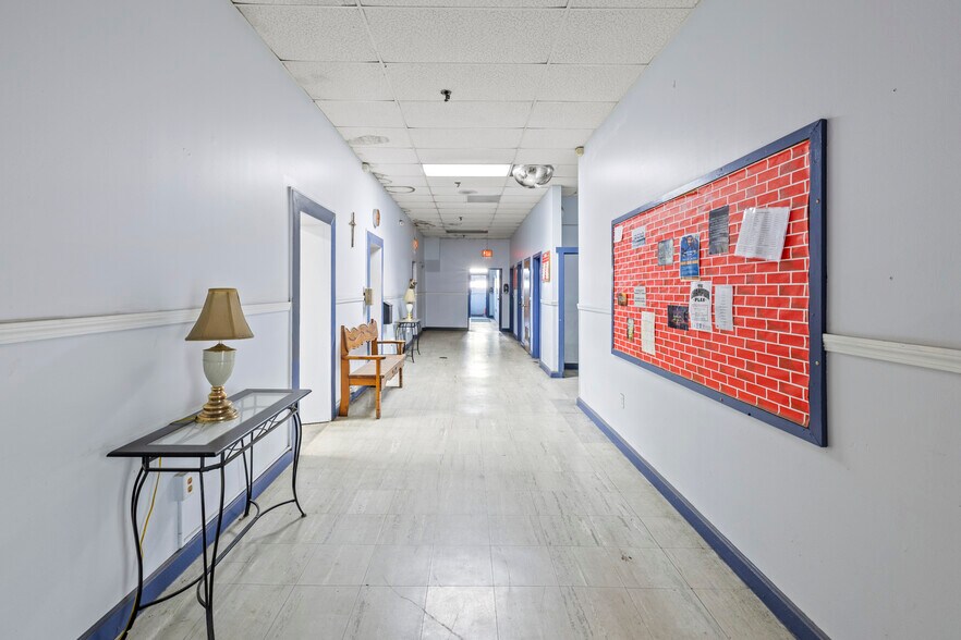 More Photos Of 281 N Main St, Brockton Flex For Sale