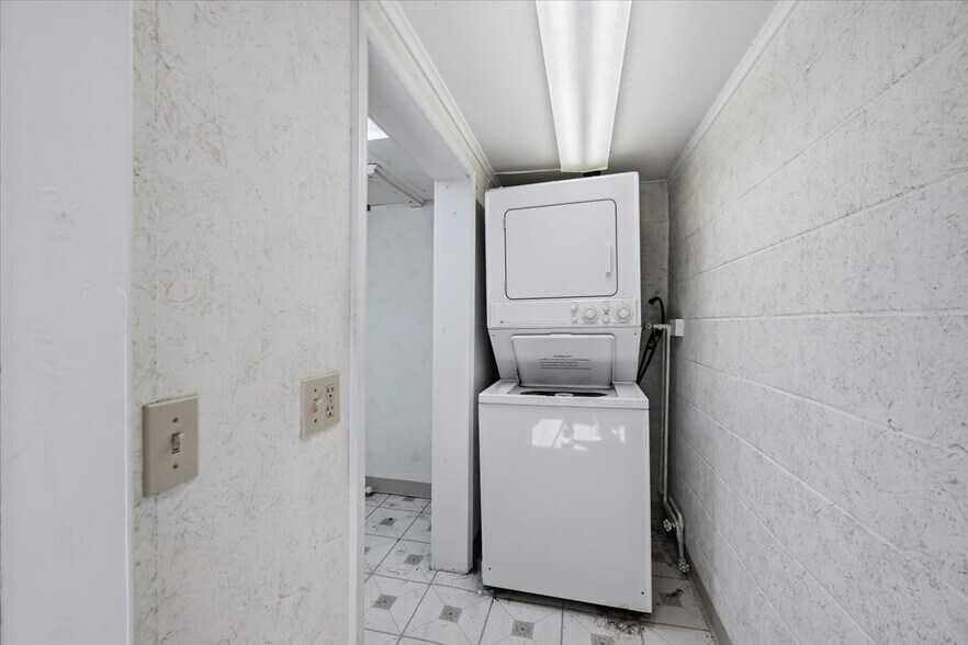 More Photos Of 402 W Moorestown Rd, Nazareth Medical For Sale
