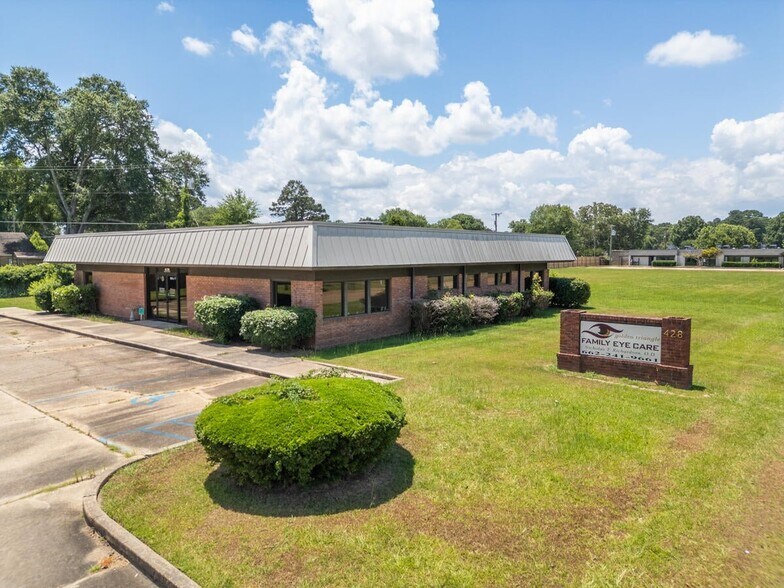 More Photos Of 428 Hospital Drive, Columbus Medical For Sale