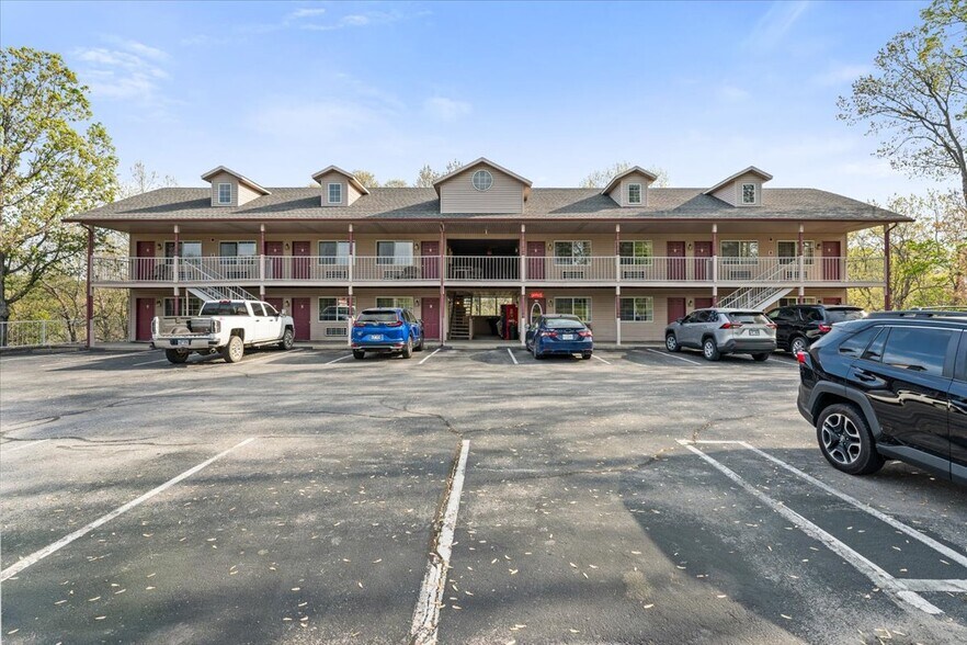 More Photos Of 3043 E Van Buren, Eureka Springs Hotel For Sale