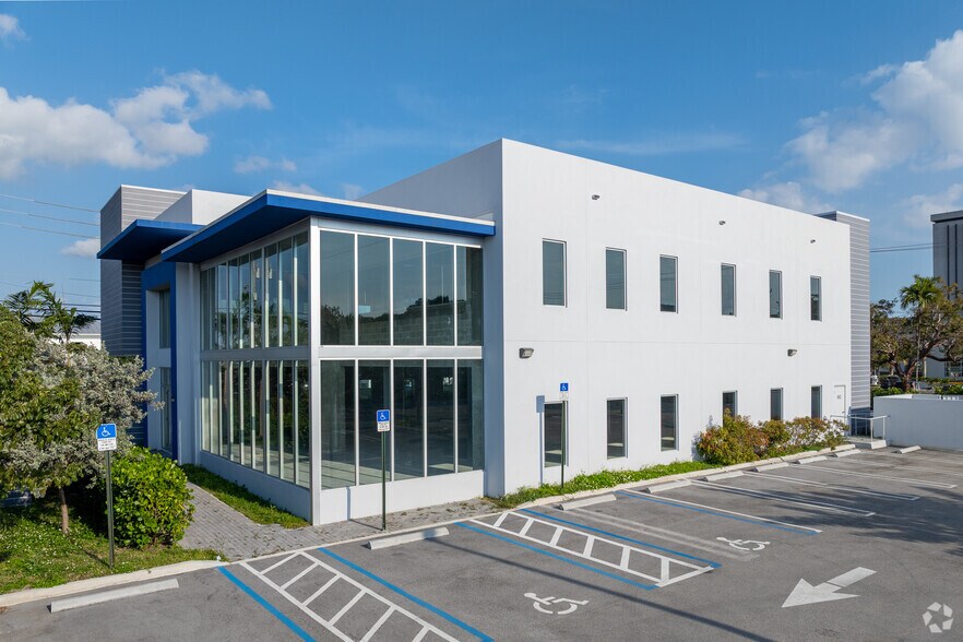 Primary Photo Of 662 E 27th St, Hialeah Medical For Lease