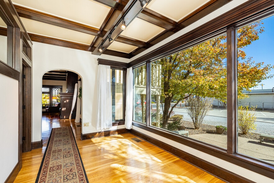 More Photos Of 717 W Riordan Rd, Flagstaff Storefront Retail Office For Sale