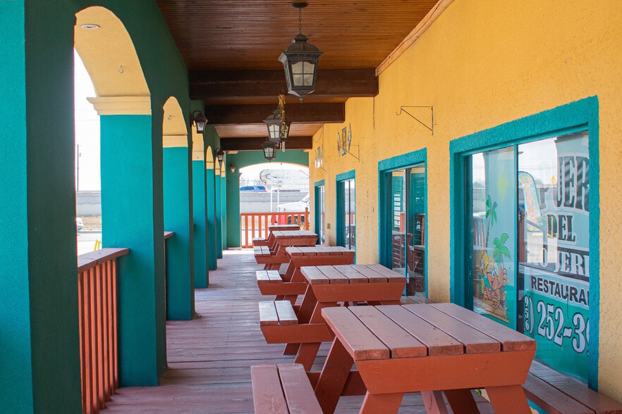 More Photos Of 2418 W Palma Vista Dr, Palmview General Retail For Lease