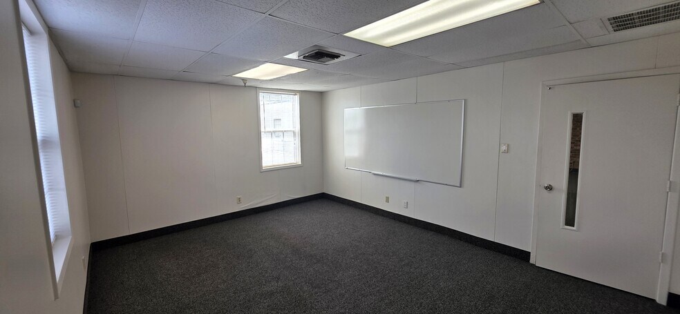 More Photos Of 4233 Janada St, Haltom City Warehouse For Lease