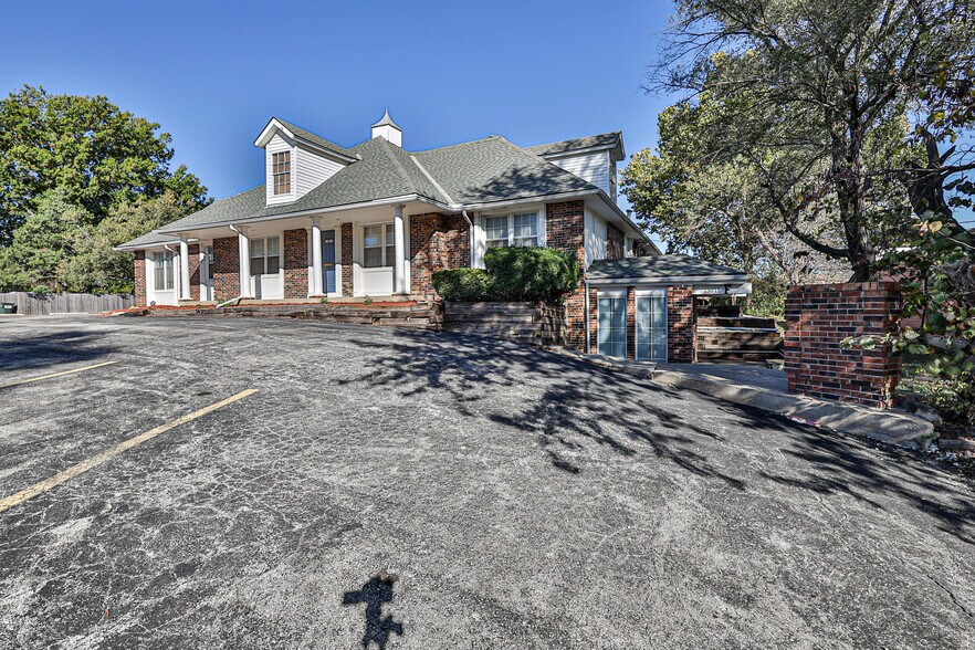 More Photos Of 13013 Fuller Ave, Grandview Office For Sale