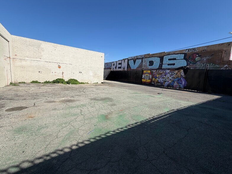 More Photos Of 1714 Wall St, Los Angeles Manufacturing For Lease