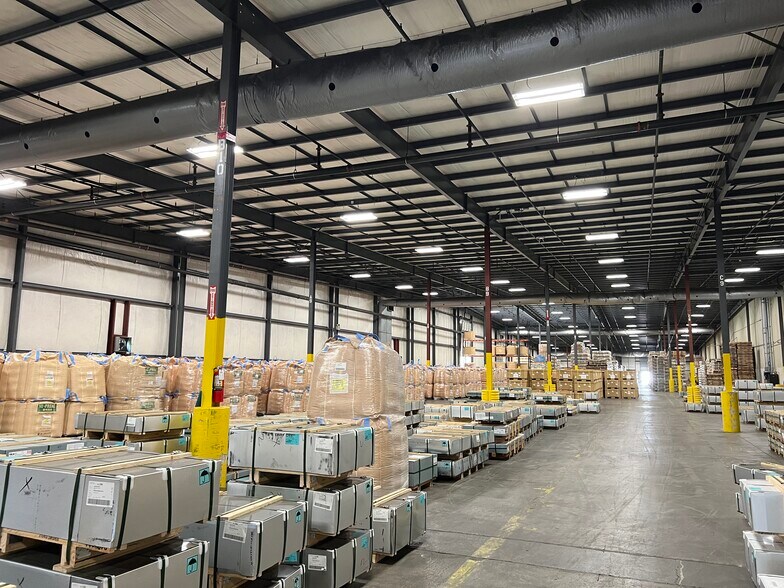 More Photos Of 1136 Dunlop Ln, Clarksville Warehouse For Lease