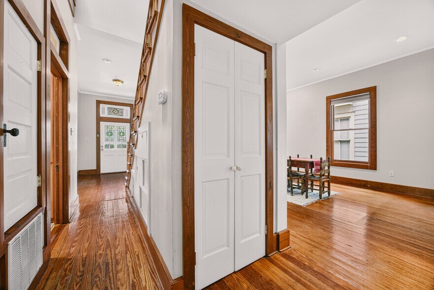 More Photos Of 812 W 10th St, Austin Office For Sale
