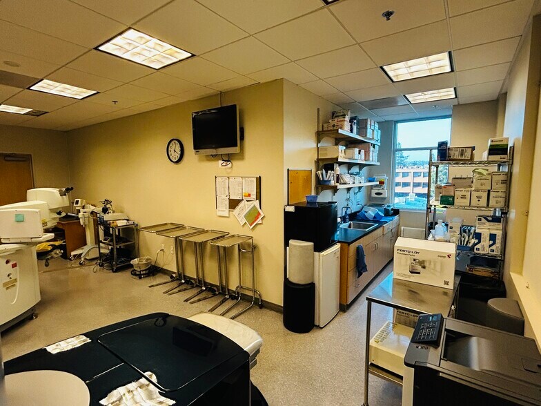 More Photos Of 20400-20410 Lake Chabot Rd, Castro Valley Medical For Lease