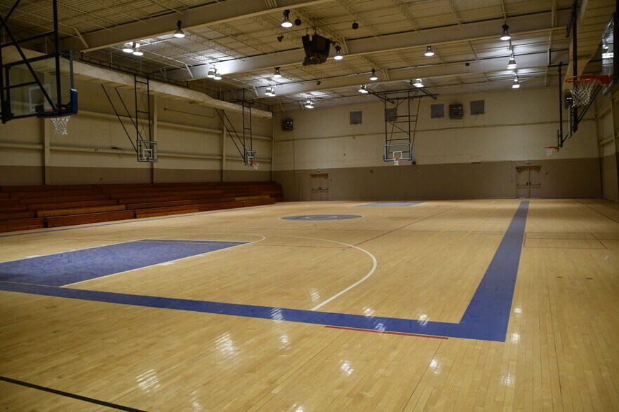 More Photos Of 9717 7th Dr, Lubbock Flex For Lease